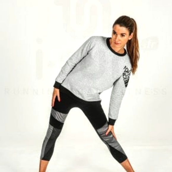 **Like New** The North Face Train N Logo Pullover Sweatshirt. - Picture 11 of 11